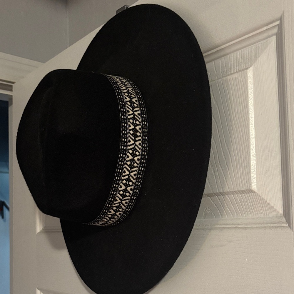 Wide-Brim Black Felt Hat with Patterned Band